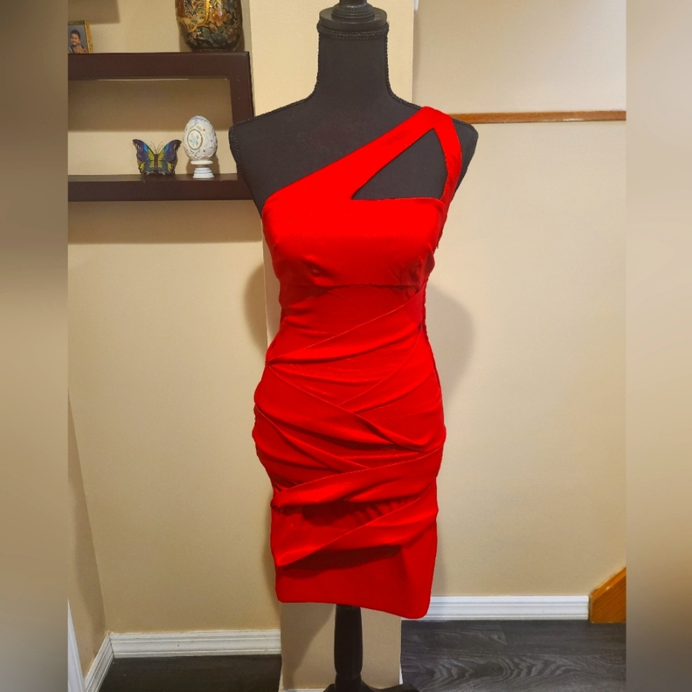One shoulder red bodycon dress